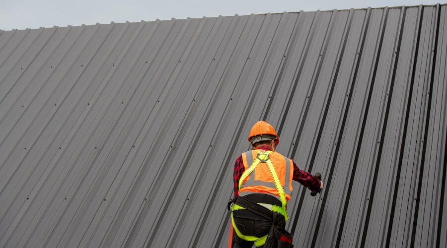 Professional gutter cleaning in Stirling City, CA